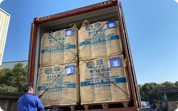Estudio de caso: cómo un exportador europeo de muebles redujo los costos de palés con palés moldeados de Sentong